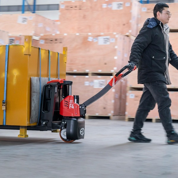 Timon ergonomique du transpalette F4-201 en utilisation