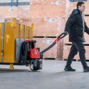 Timon ergonomique du transpalette F4-201 en utilisation