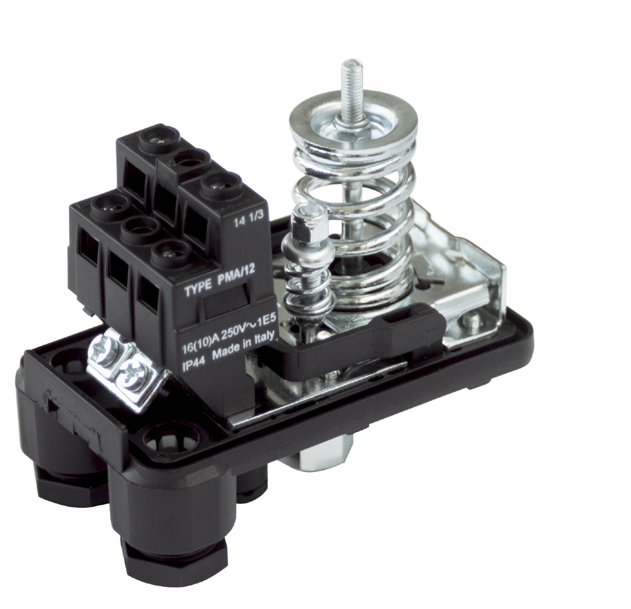 Pressostat Italtecnica PMA12 ouvert, contacts laiton et membrane visibles